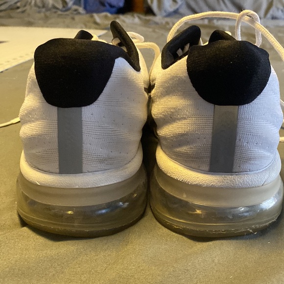 Nike men’s US 13 AirMax2017 white/black sneakers - Picture 4 of 8